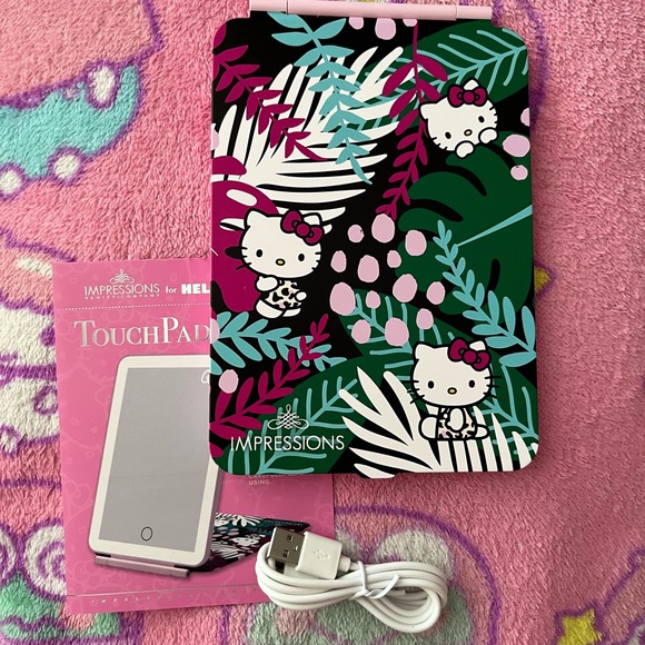 Hello Kitty Touch Pad LED mirror - Picture 3 of 3